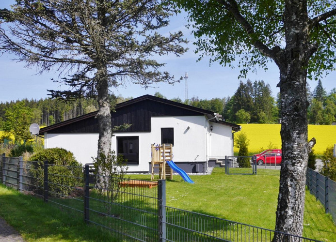 Ferienhaus Diemelquelle - Gartenansicht