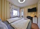 Fewo Steingrotte - Schlafzimmer 1 mit TV und Kommode