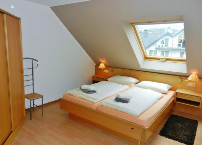 Fewo F*** - Schlafzimmer1 (Babybett auf Wunsch)