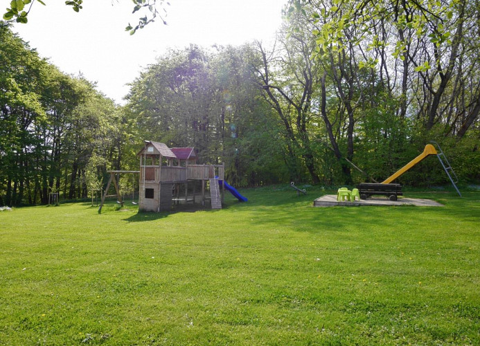 Spielplatz für die größeren Kinder in 100m
