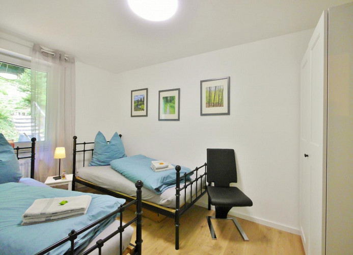 Schlafzimmer 2 im EG mit zwei Einzelbetten