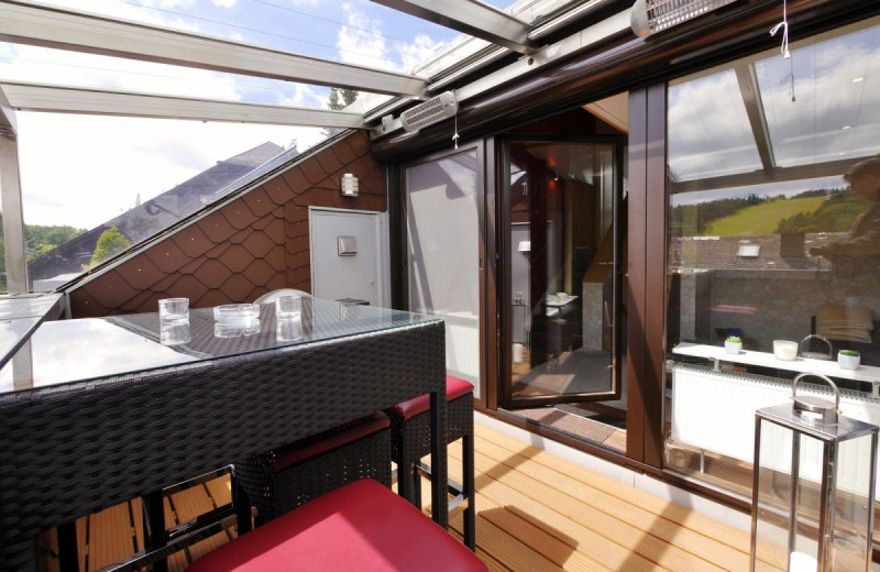 Dachterrasse mit E-grill, Heizstrahler, Wetterüberdachung und Sonnenschutz