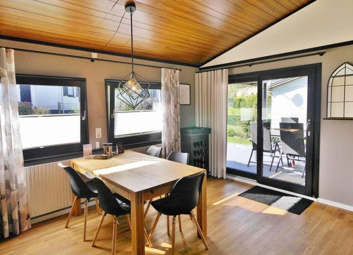 Essbereich innen/außen - Ferienhaus Diemelquelle****