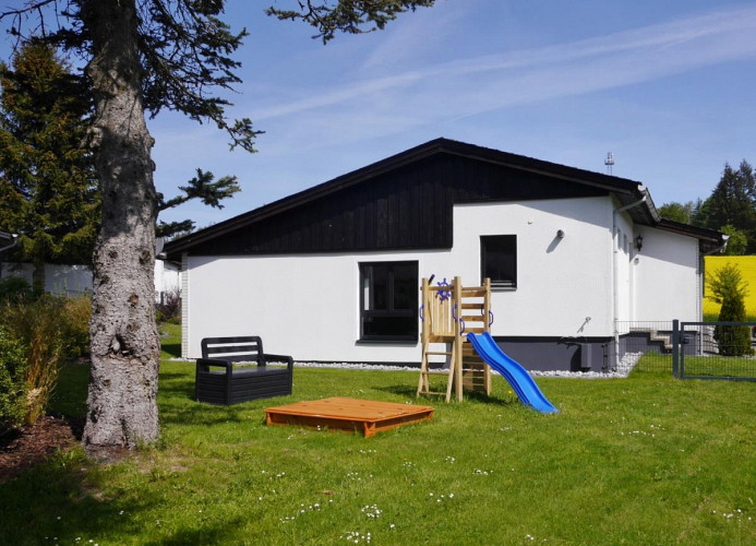 Ferienhaus Diemelquelle - eigener Spielgarten für die Kleinen bis 4 Jahre
