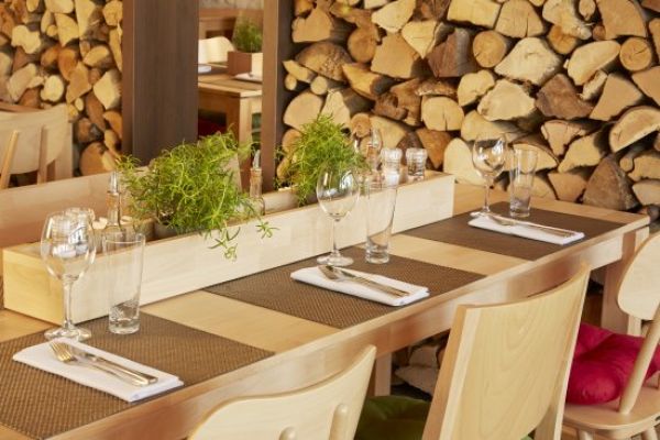 FRÜHSTÜCK & RESTAURANT IM 
