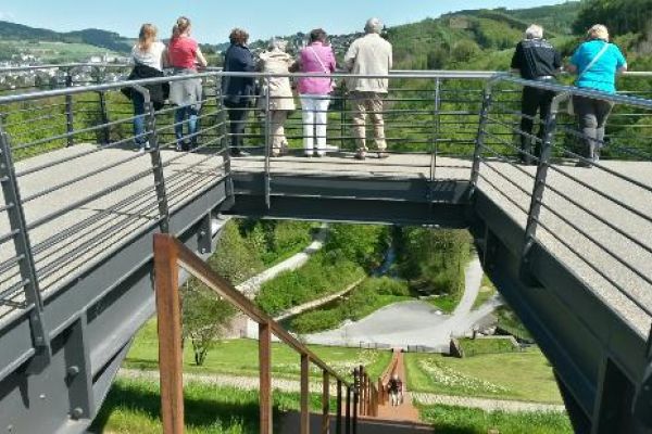 HENNESEE-STAUMAUER UND HIMMELSTREPPE