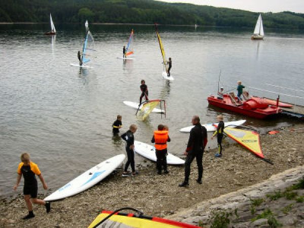 SURFEN & SURFSCHULE AM SORPESEE