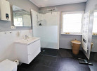 Modernes Duschbad