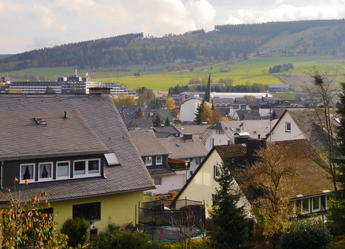 Fewo Ettelsberg-Panorama**** - Panoramablick über Willingen zum Ettelsberg (für Vollbild aufs Bild klicken)