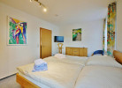 Schlafzimmer 1 mit TV  - Fewo Traumblick am Sonnenlift****