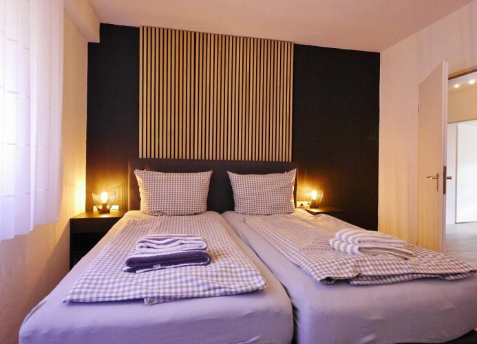 Schlafzimmer - Q12 Fewo HANG***