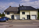 Fewo Diemelgarten**** - Hausansicht mit Parkplatz