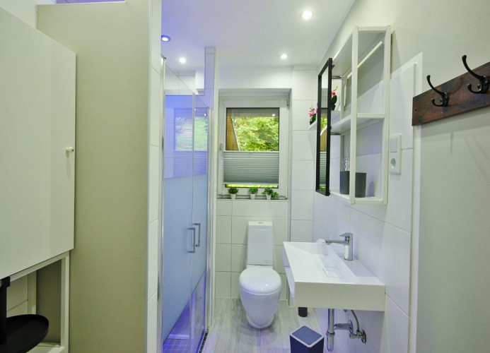 modernes Duschbad im EG
