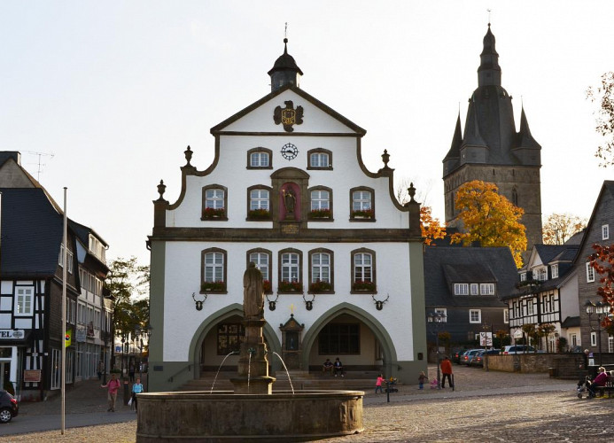 Brilon-Altstadt mit Rathaus - 5km von der Hammerhütte entfernt