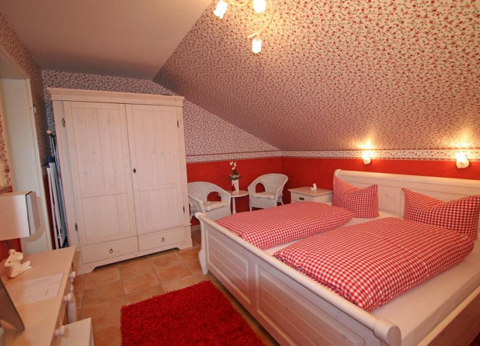 Romantik-Schlafzimmer mit Sitzgruppe, Kommode, TV,DVD, Hifi