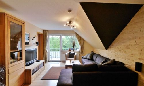 Gemütlicher Wohnbereich einer Ferienwohnung am Kurpark